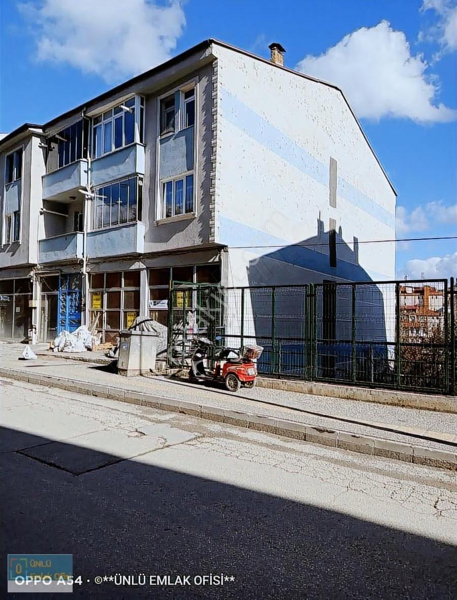 Ünlü Emlaktan Merkezi Konumda Satılık 3+1 Kombili Manzaralıdaire - Görsel 11