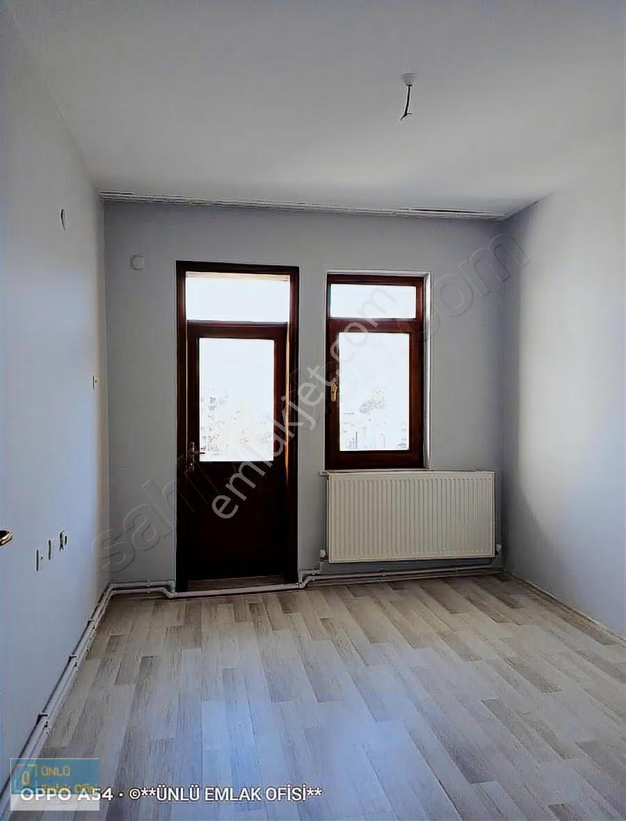 Ünlü Emlaktan Merkezi Konumda Satılık 3+1 Kombili Manzaralıdaire - Görsel 14