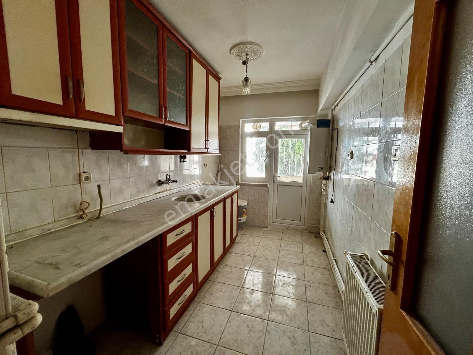 Emlak Danışmanım'dan 12.cadde Yürüme Mesafesinde Yüksek Giriş Ön Cephe 3+1 Kiralık Daire