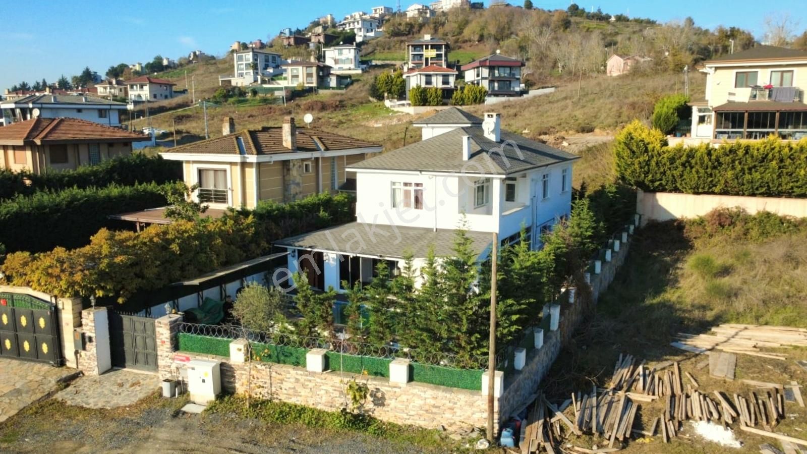 Re/max Anka'dan Cadde Üstünde, Merkezi Konumda Lüks Villa.