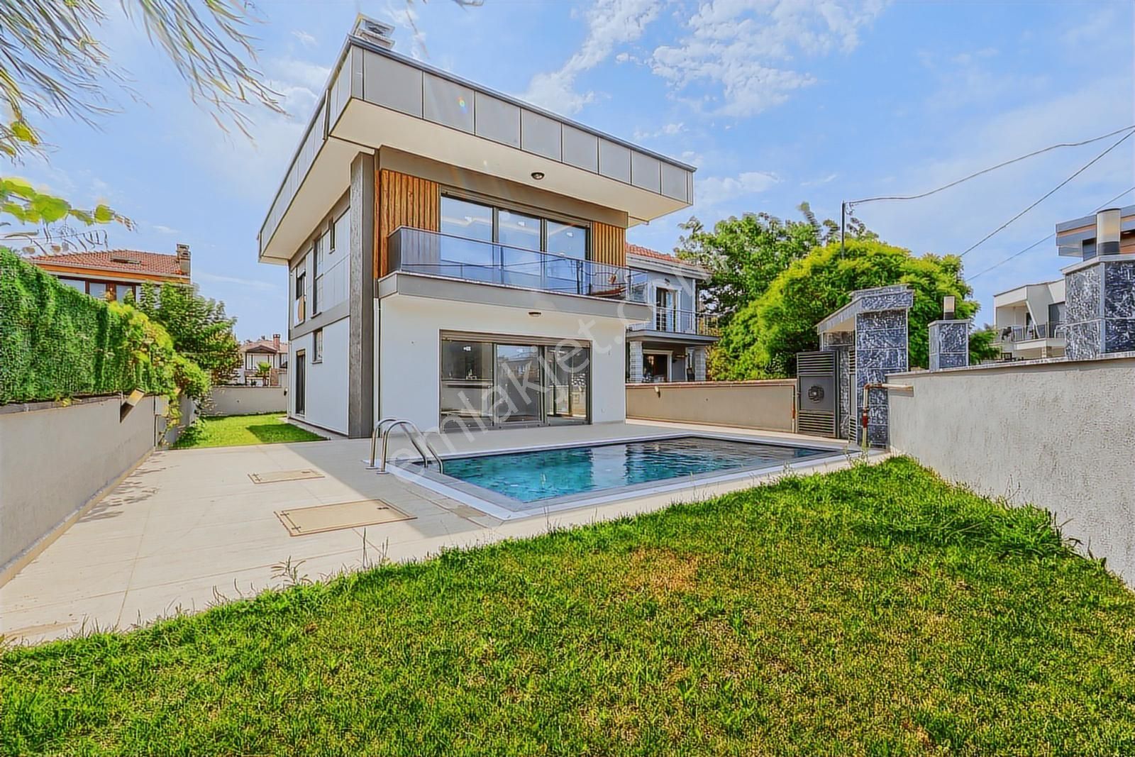 Remax Anka'dan Satılık 330 M2 Arsa İçinde İskanlı Müstakil Villa - Görsel 3