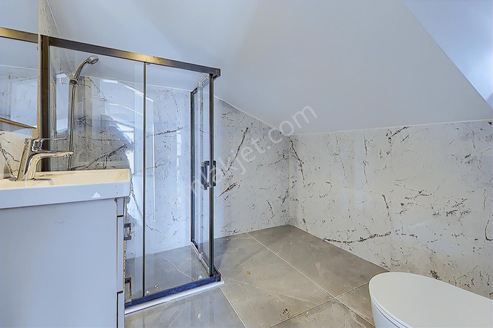 Remax Anka'dan Satılık 330 M2 Arsa İçinde İskanlı Müstakil Villa - Görsel 25