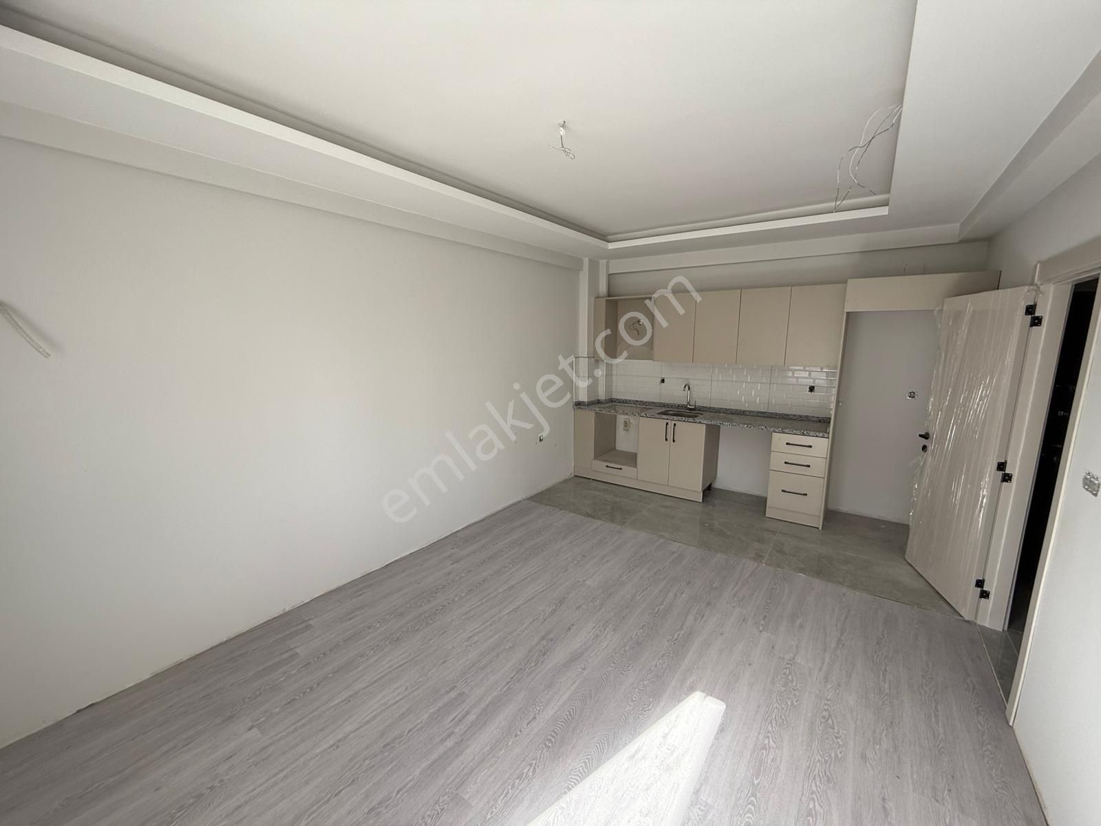 İz'den 100.yıl Bulvara Yakın Konum'da Ekstralı Masrafsız Daire