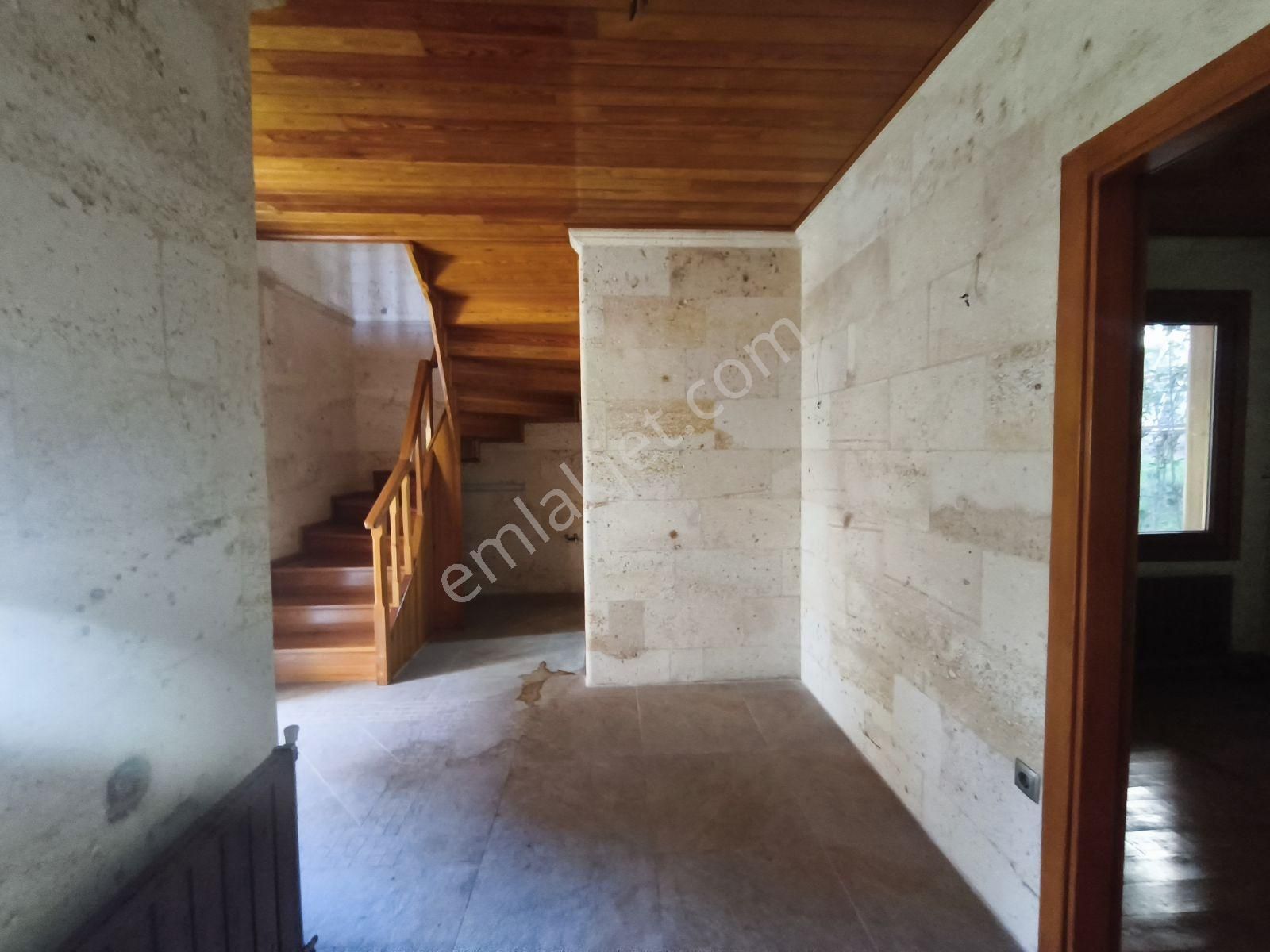 Şile'de 415m2 Arsa Paylı Doğal Taş Yapımı Otantik Satılık Villa - Görsel 3