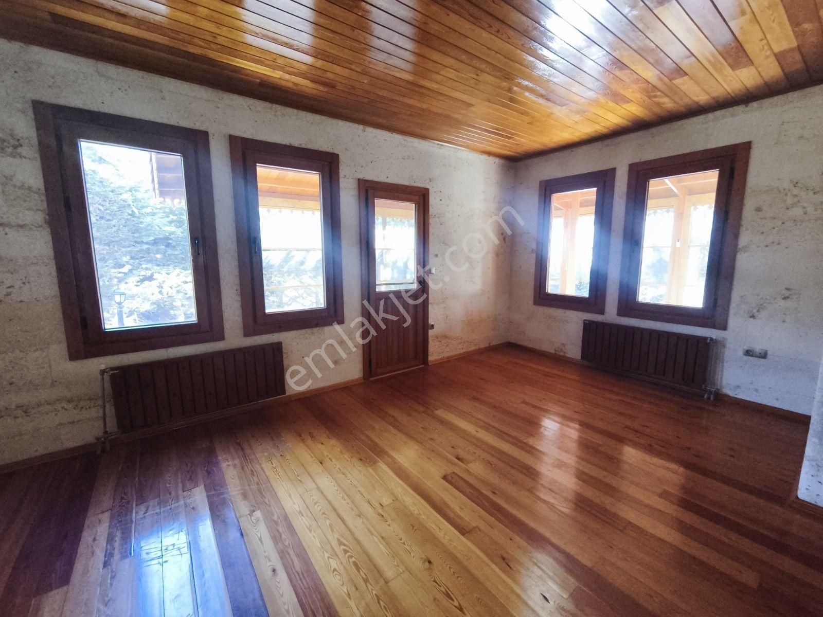 Şile'de 415m2 Arsa Paylı Doğal Taş Yapımı Otantik Satılık Villa - Görsel 27