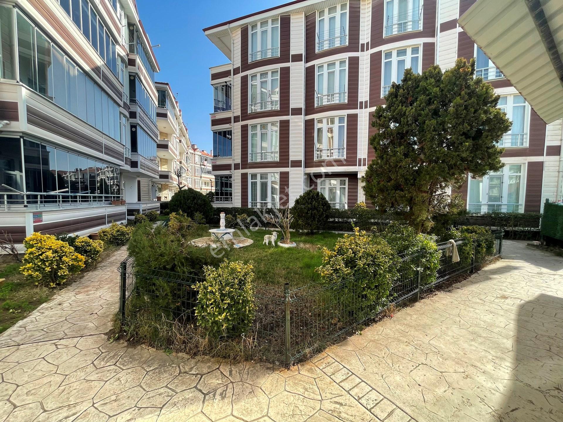 Altın Emlak'tan Aziziye'de Denize Yürüme Mesafesinde, Havuzlu Sitede 2+1 Ara Kat Daire - Görsel 2