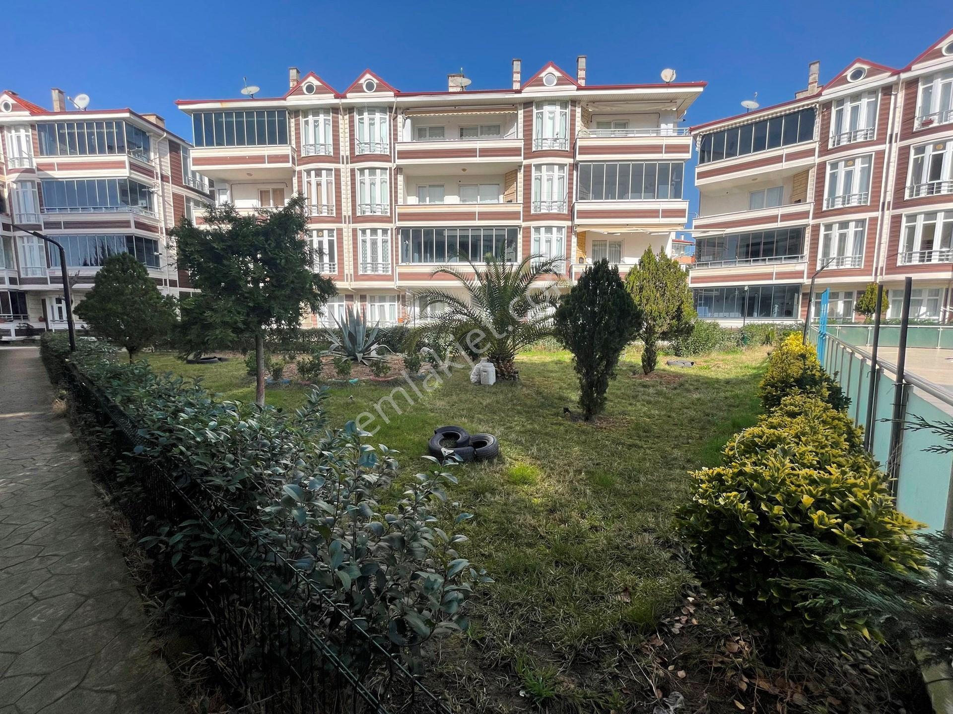 Altın Emlak'tan Aziziye'de Denize Yürüme Mesafesinde, Havuzlu Sitede 2+1 Ara Kat Daire