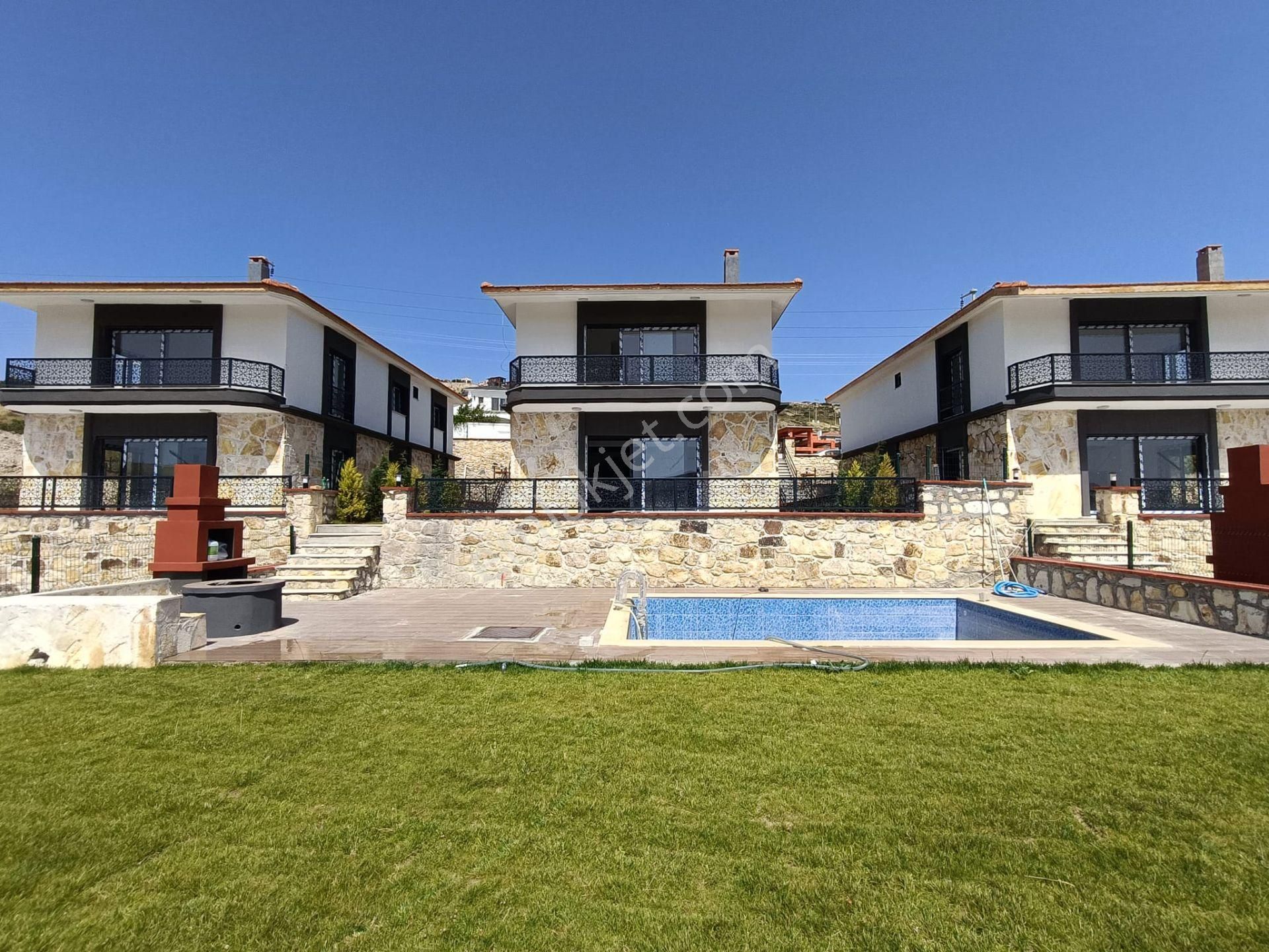 Satılık İzmir Foçaköy De Doğayla İç İçe Müstakil Arsa İçinde Dublex Havuzlu Taş Villa - Görsel 21