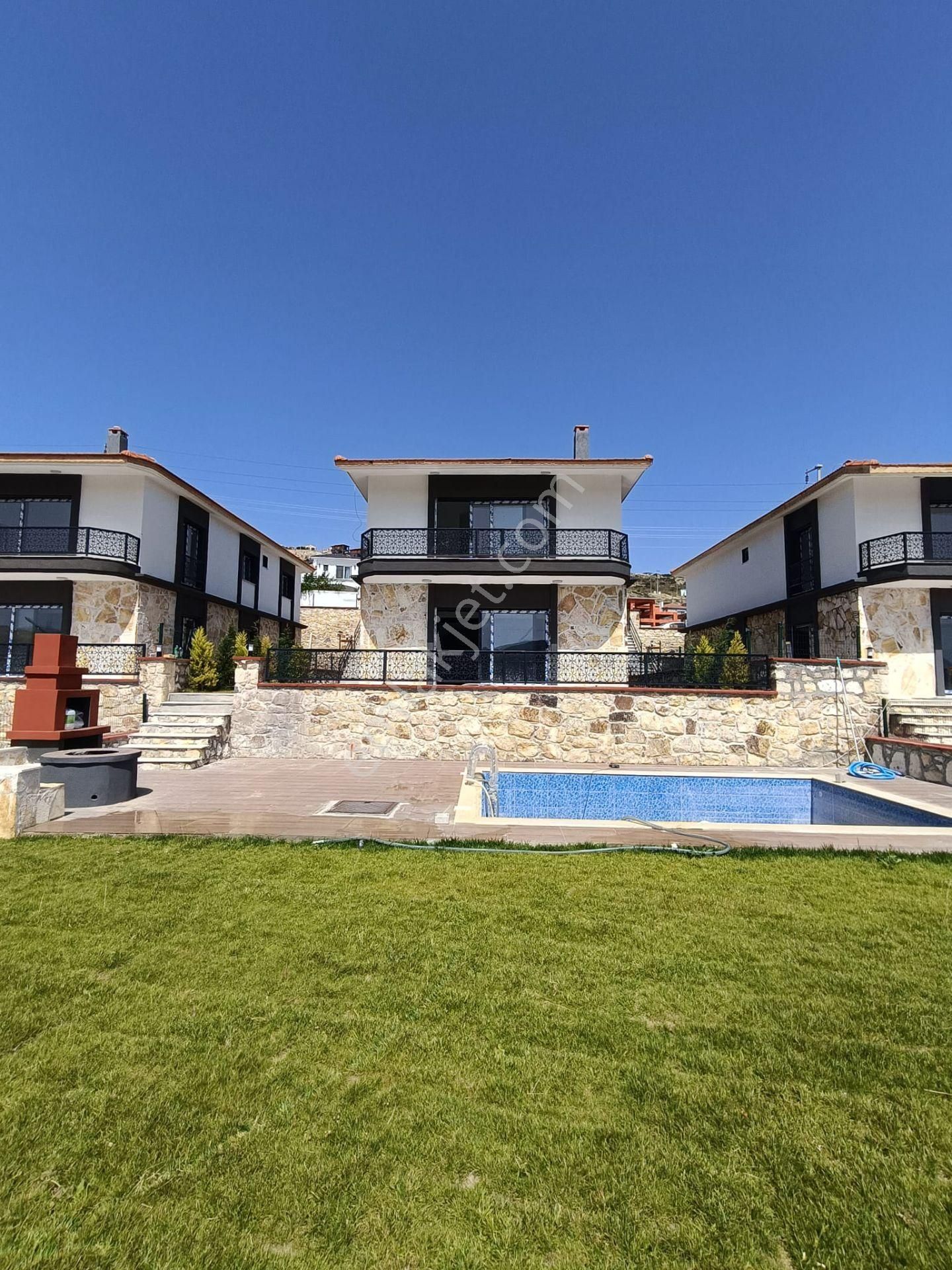 Satılık İzmir Foçaköy De Doğayla İç İçe Müstakil Arsa İçinde Dublex Havuzlu Taş Villa - Görsel 9