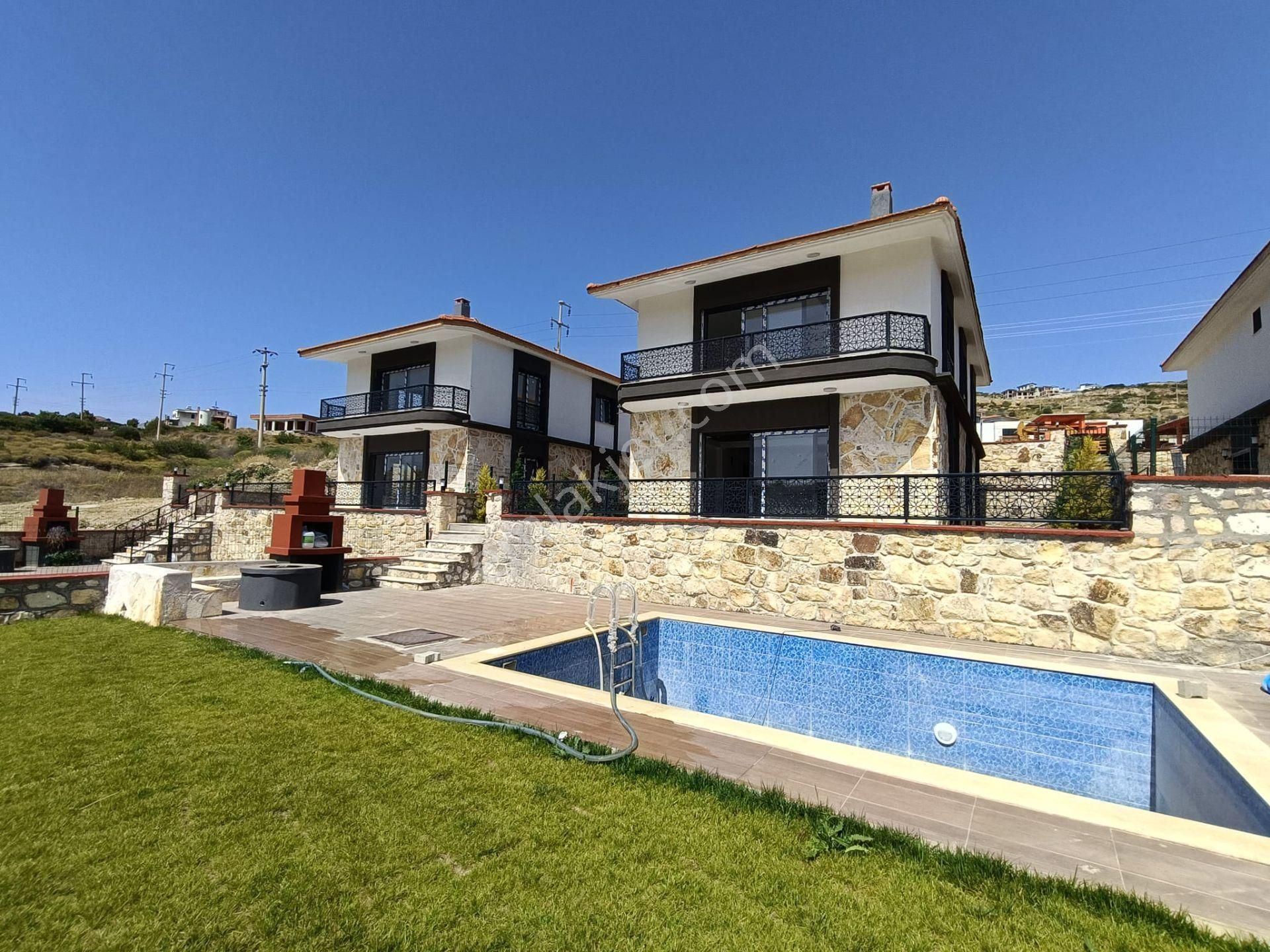 Satılık İzmir Foçaköy De Doğayla İç İçe Müstakil Arsa İçinde Dublex Havuzlu Taş Villa - Görsel 23