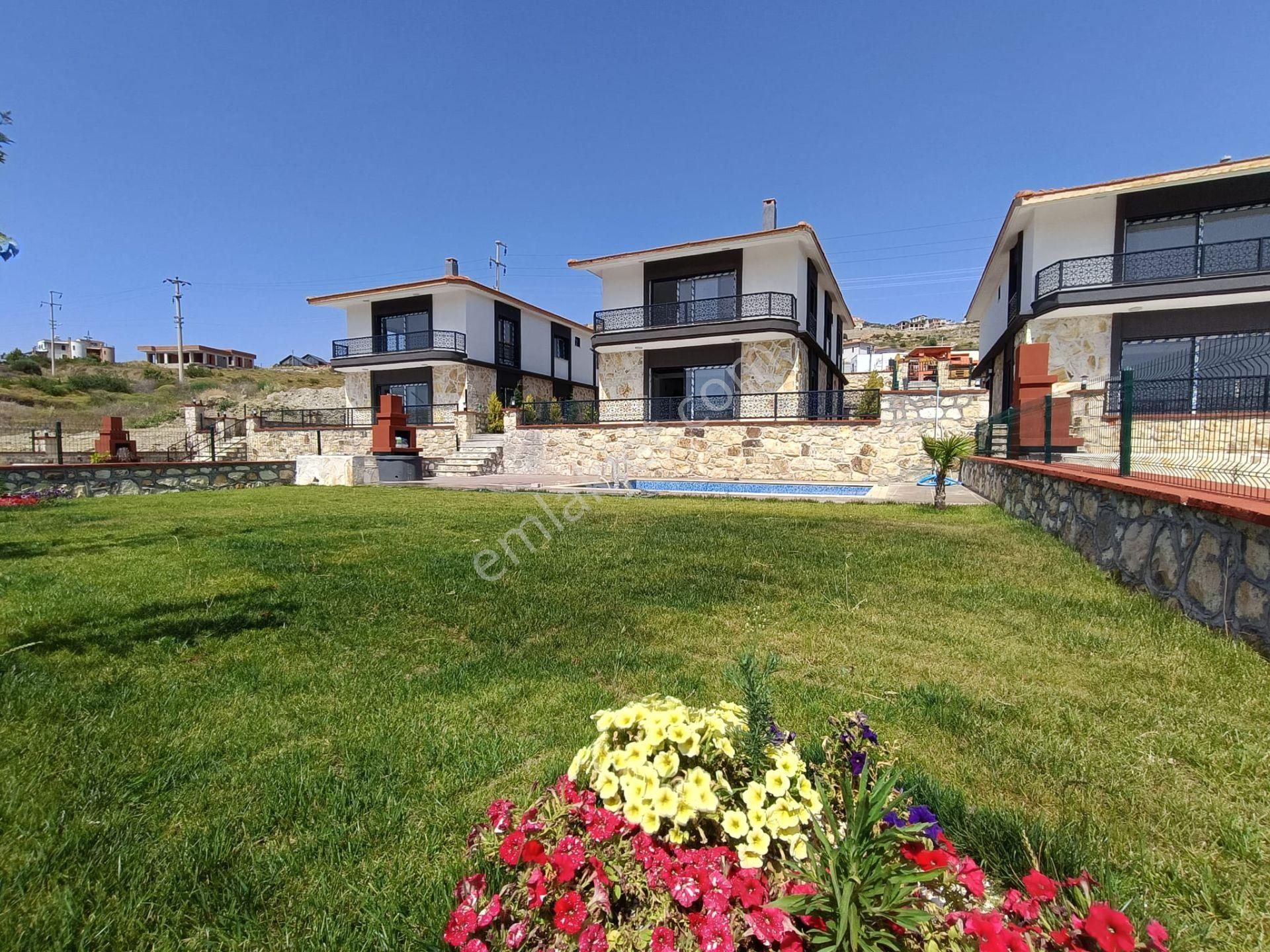 Satılık İzmir Foçaköy De Doğayla İç İçe Müstakil Arsa İçinde Dublex Havuzlu Taş Villa - Görsel 18