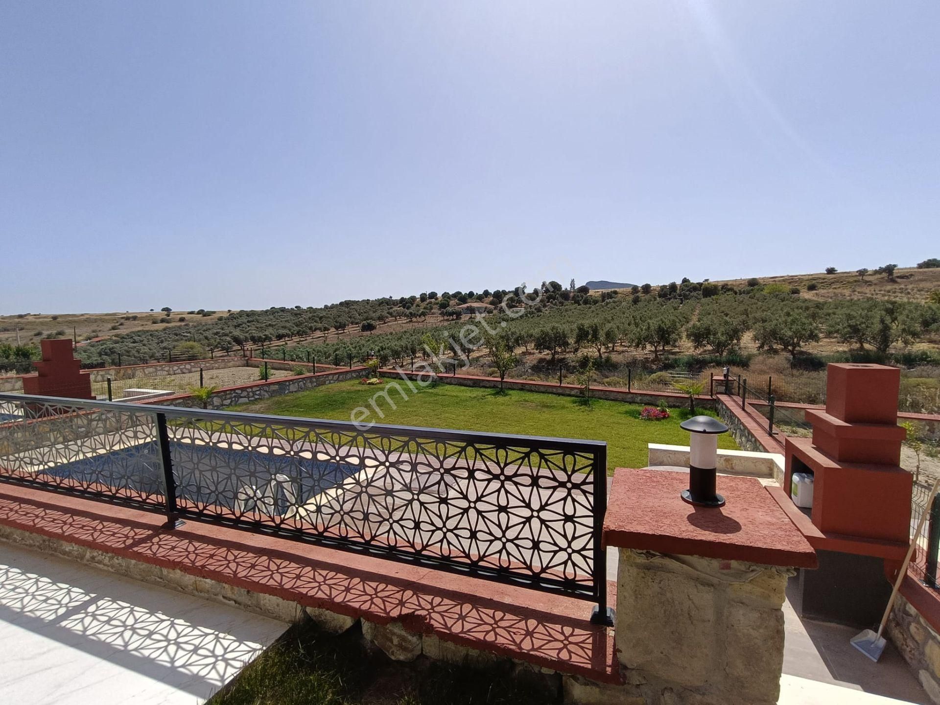 Satılık İzmir Foçaköy De Doğayla İç İçe Müstakil Arsa İçinde Dublex Havuzlu Taş Villa - Görsel 13