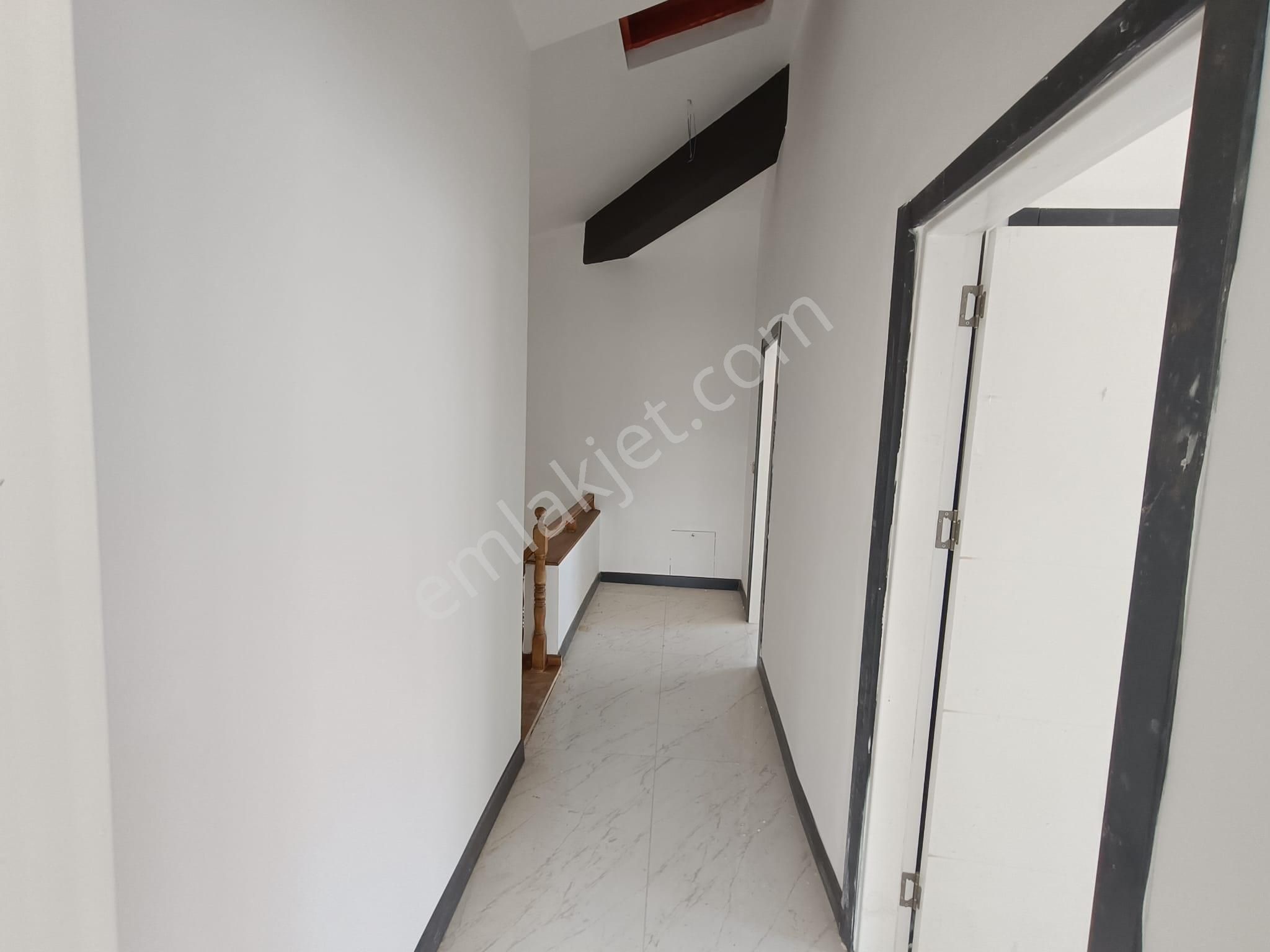 Satılık İzmir Foçaköy De Doğayla İç İçe Müstakil Arsa İçinde Dublex Havuzlu Taş Villa - Görsel 27