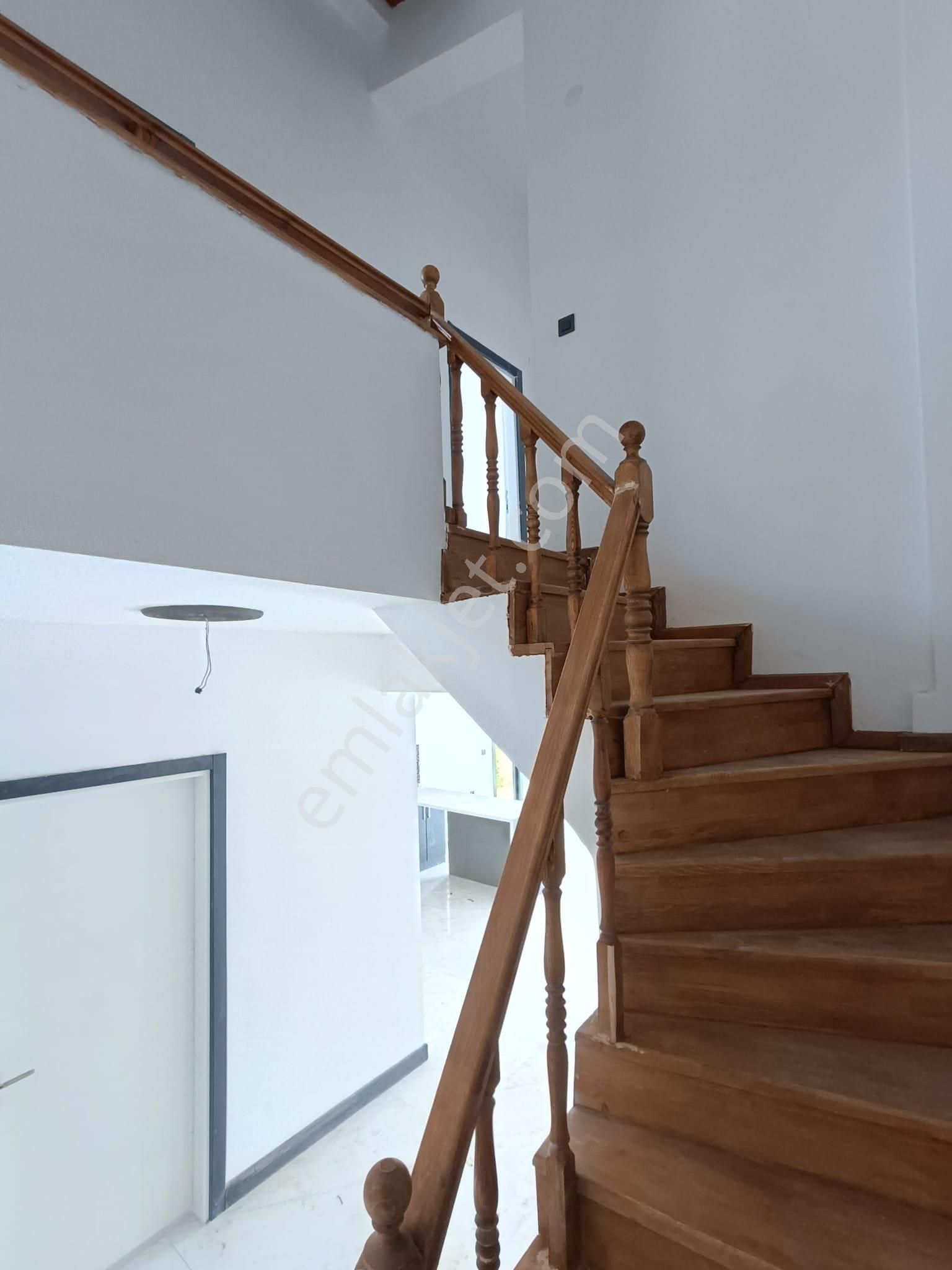 Satılık İzmir Foçaköy De Doğayla İç İçe Müstakil Arsa İçinde Dublex Havuzlu Taş Villa - Görsel 33