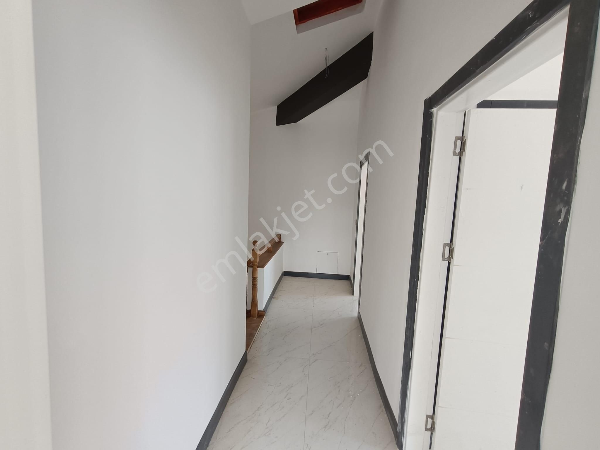 Satılık İzmir Foçaköy De Doğayla İç İçe Müstakil Arsa İçinde Dublex Havuzlu Taş Villa - Görsel 8
