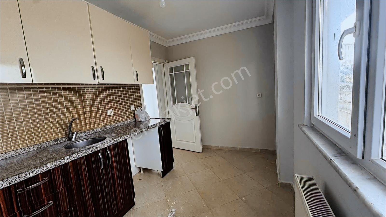 Remax Anka'dan Kat Mülkiyetli Merkezde 3+1 Ters Dubleks Daire - Görsel 11