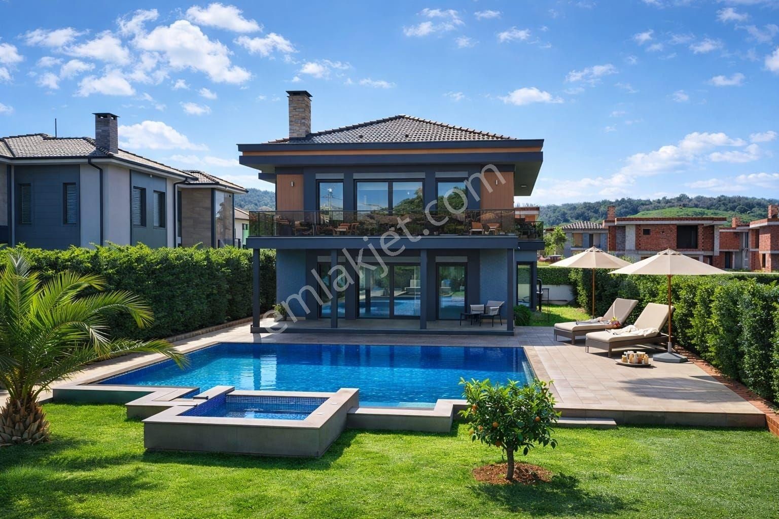 Remax Anka'dan Çavuş Mah. 724 M2 Arsa İçinde 5+1 Müstakil Villa