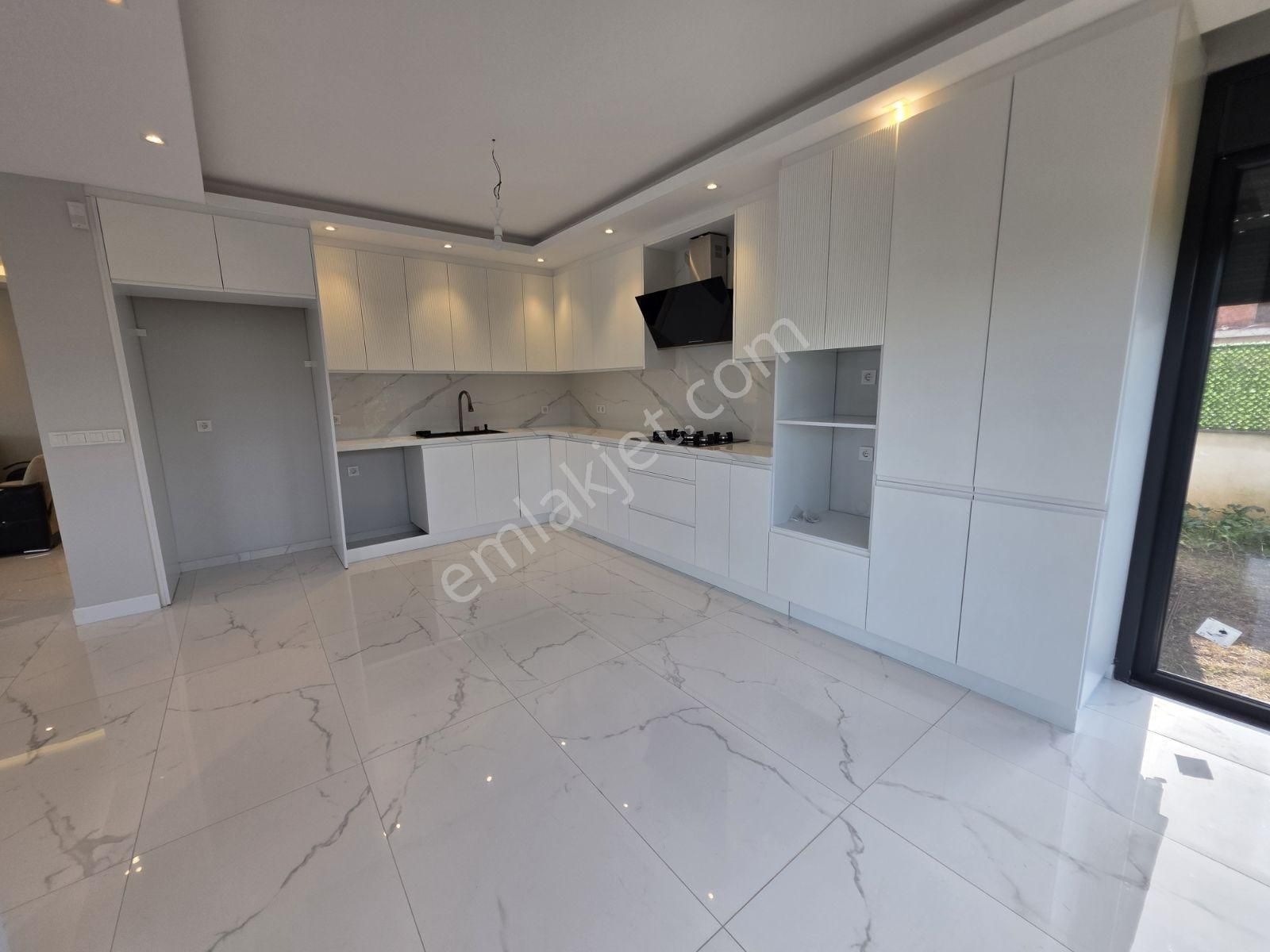 Remax Anka'dan Çavuş Mah. 724 M2 Arsa İçinde 5+1 Müstakil Villa - Görsel 2