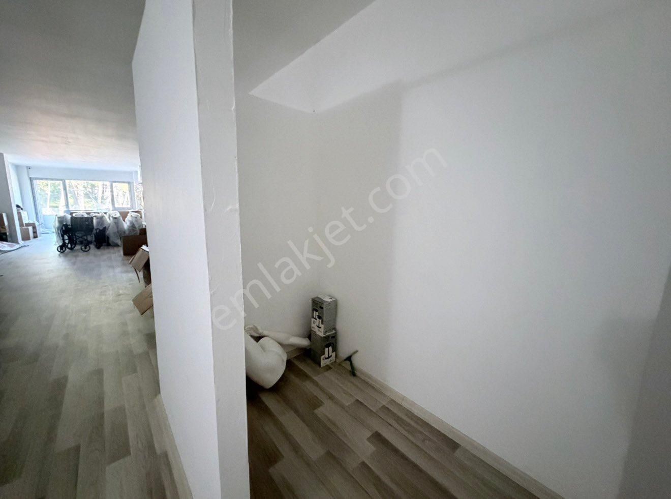 Acil Satılık - Devlet Hastanesi Yanıbaşında Net 156m2 Dükkan - Görsel 15