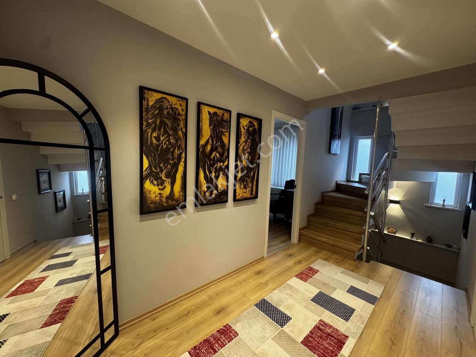 Remax Anka'dan Salkım Sitesinde Bakımlı Ve Tadilatlı Villa - Görsel 10