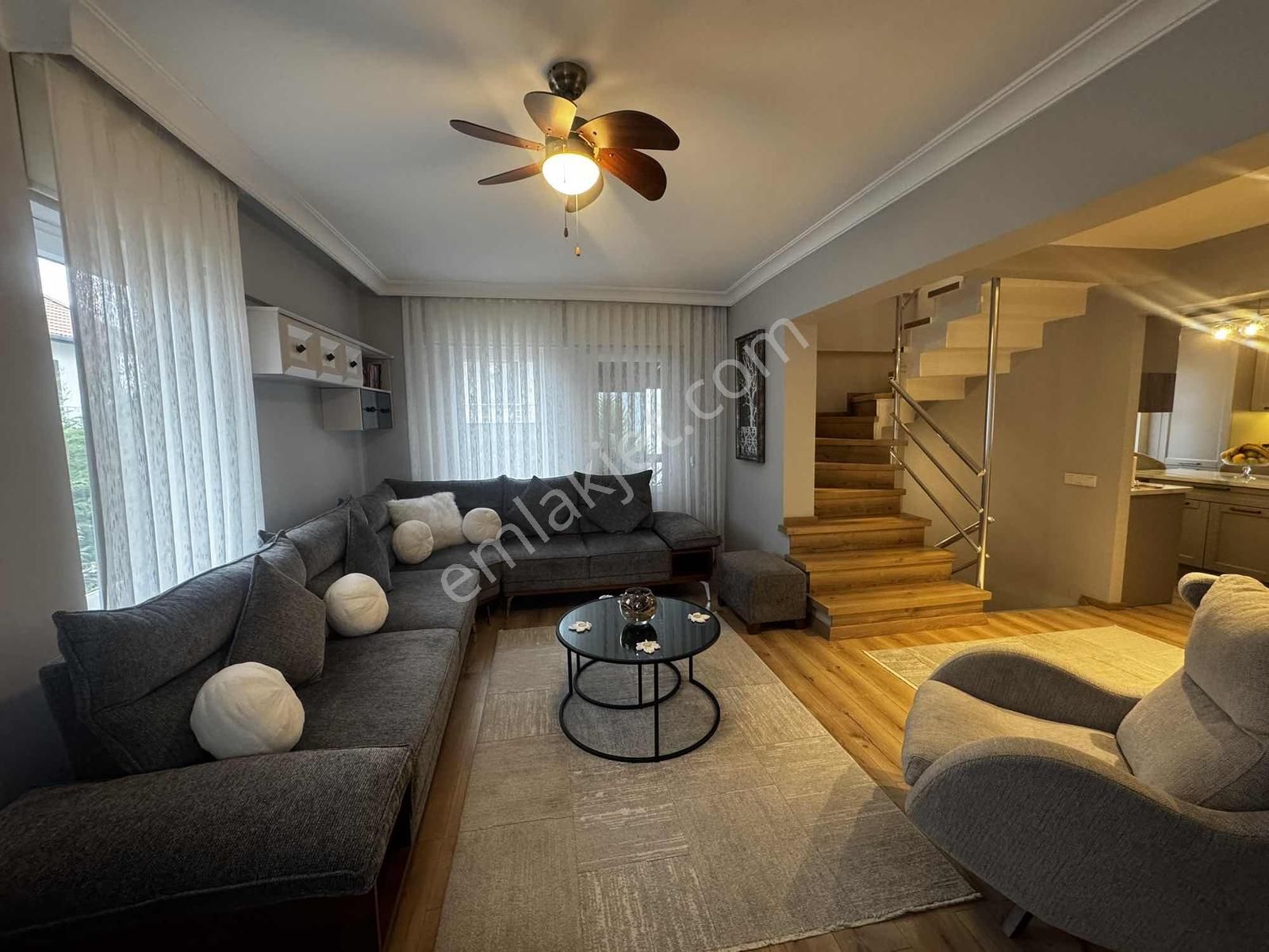 Remax Anka'dan Salkım Sitesinde Bakımlı Ve Tadilatlı Villa - Görsel 2