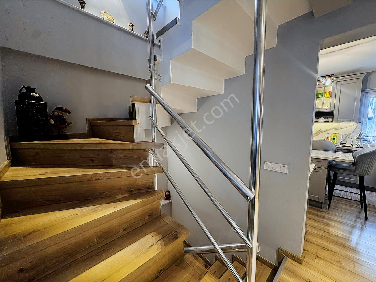 Remax Anka'dan Salkım Sitesinde Bakımlı Ve Tadilatlı Villa - Görsel 6