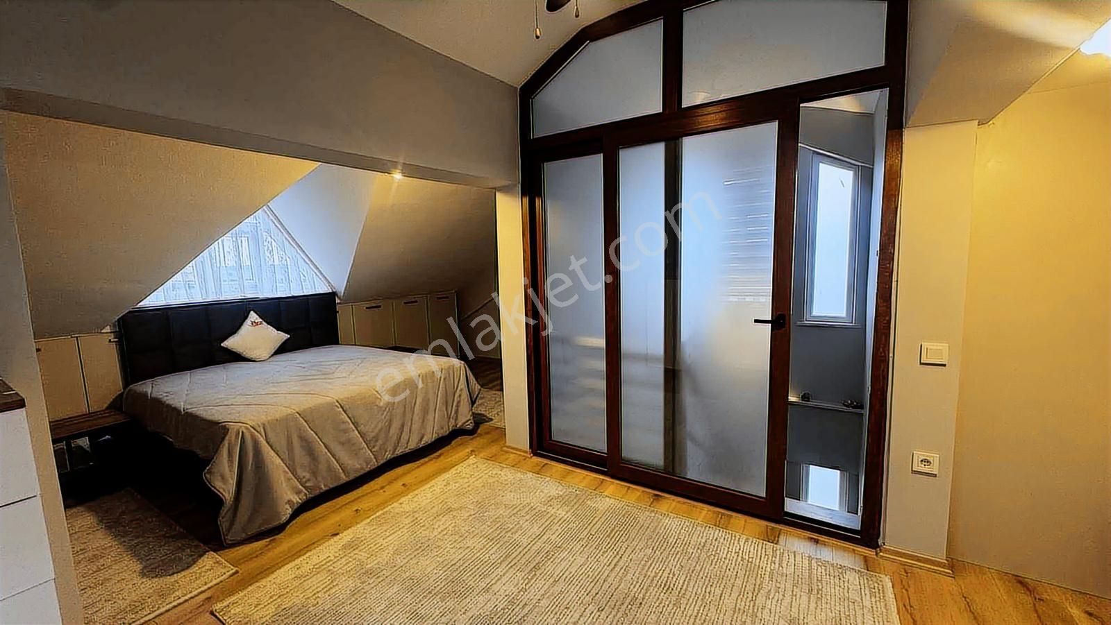 Remax Anka'dan Salkım Sitesinde Bakımlı Ve Tadilatlı Villa - Görsel 32