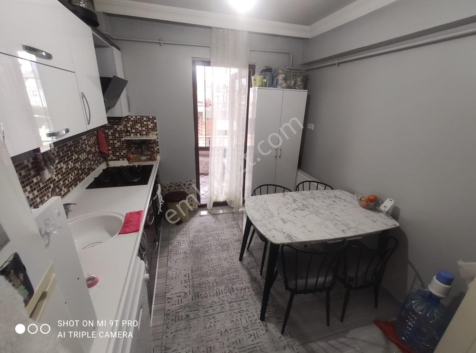 Akyazı Da 3 Katlı Binanın 3. Katında Bulunan Bakımlı Sat. Daire - Görsel 25