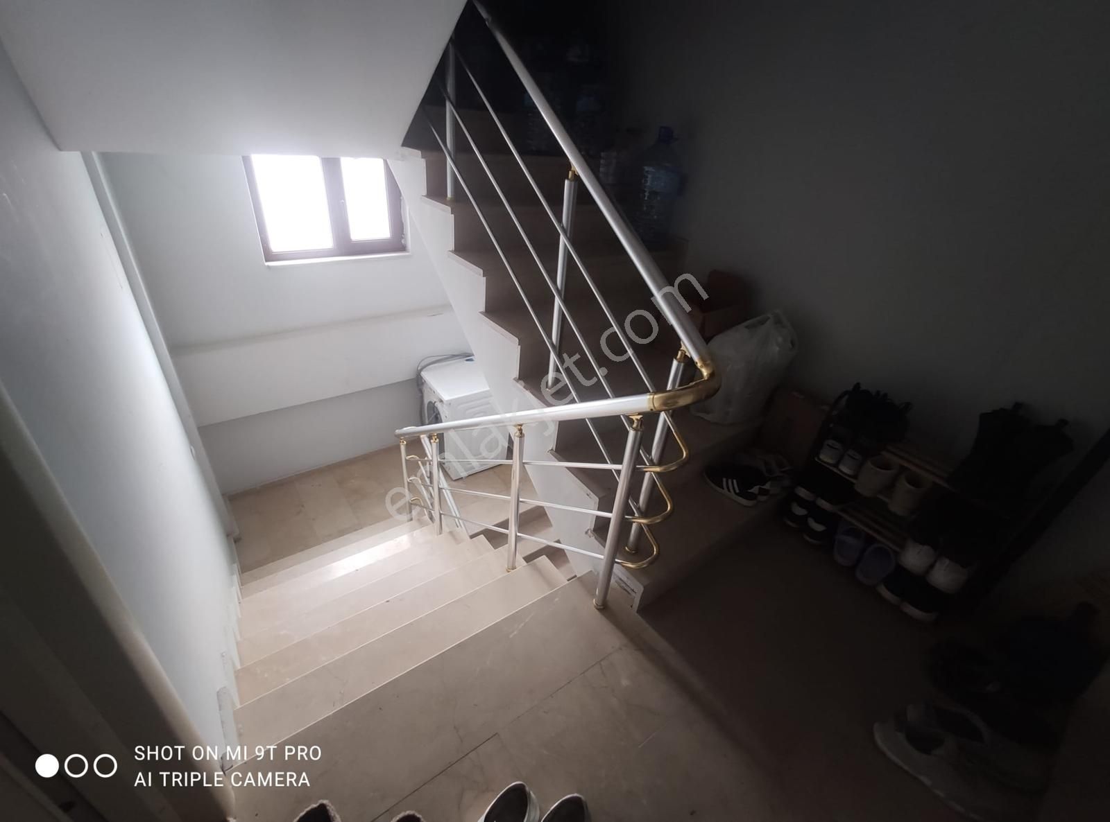 Akyazı Da 3 Katlı Binanın 3. Katında Bulunan Bakımlı Sat. Daire - Görsel 4