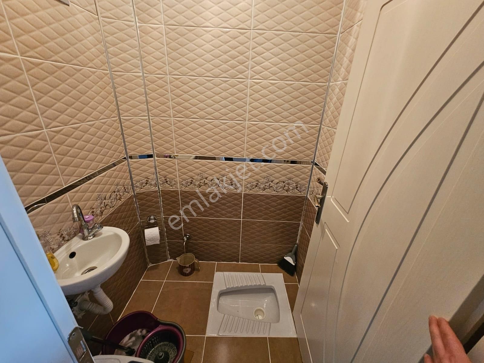 Akyazı Da 3 Katlı Binanın 3. Katında Bulunan Bakımlı Sat. Daire - Görsel 12