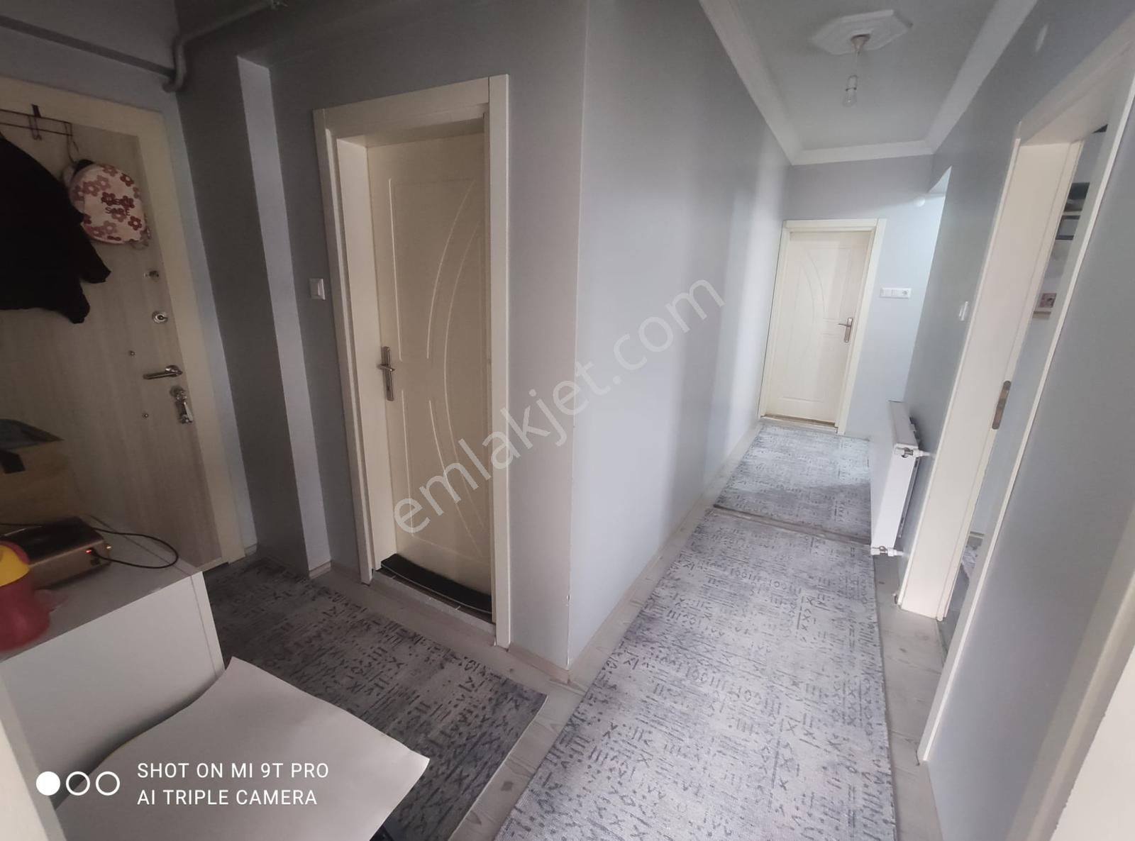 Akyazı Da 3 Katlı Binanın 3. Katında Bulunan Bakımlı Sat. Daire - Görsel 10