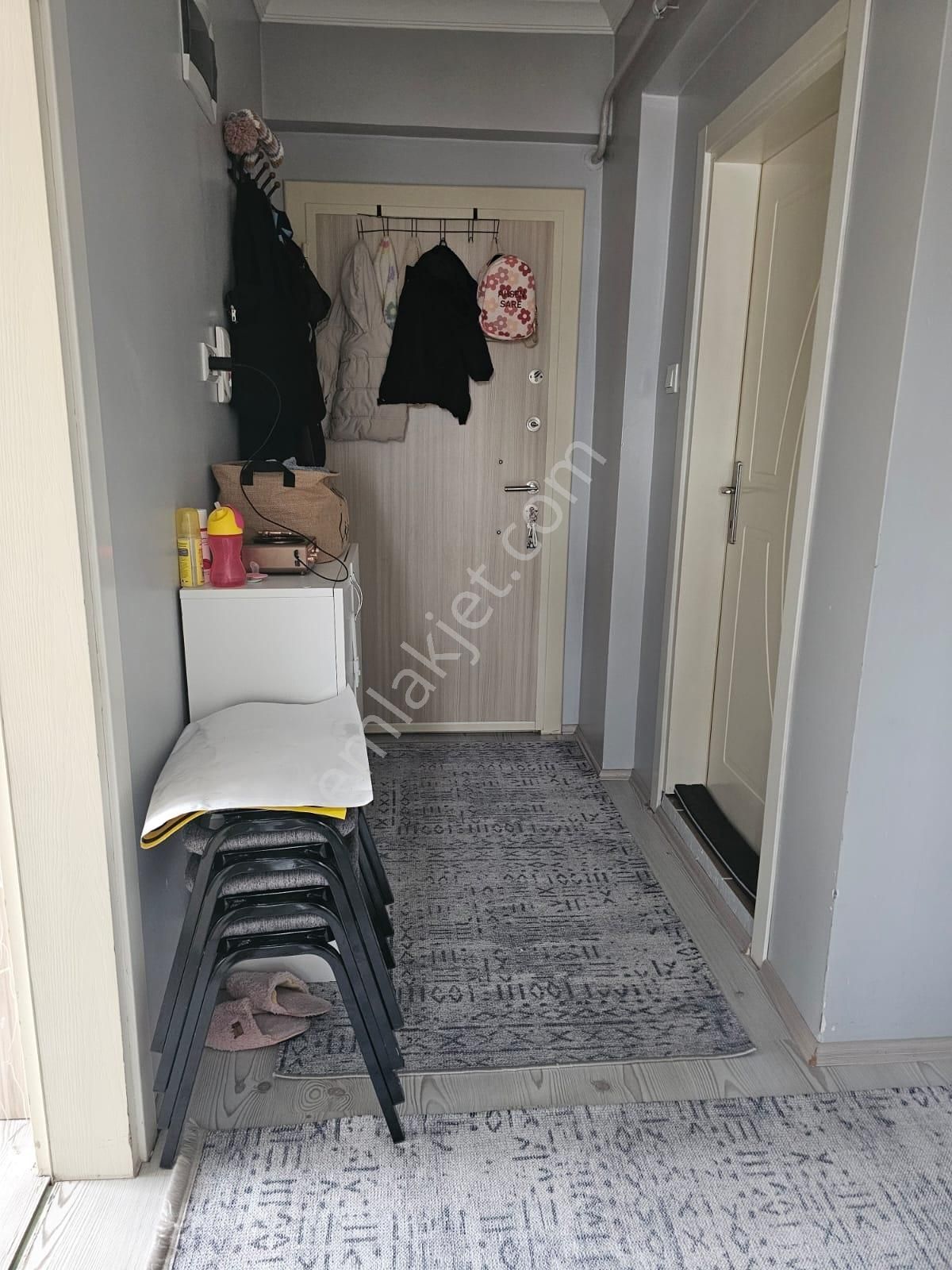 Akyazı Da 3 Katlı Binanın 3. Katında Bulunan Bakımlı Sat. Daire - Görsel 2