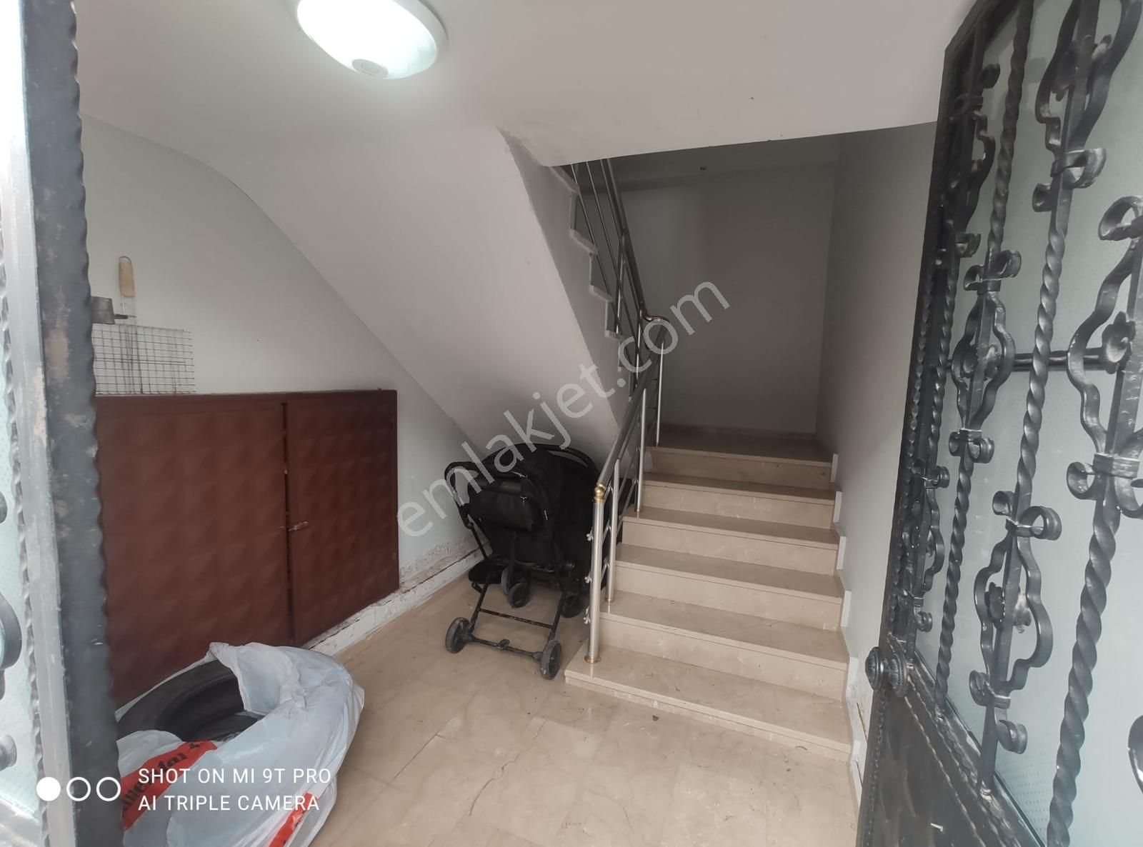 Akyazı Da 3 Katlı Binanın 3. Katında Bulunan Bakımlı Sat. Daire - Görsel 5