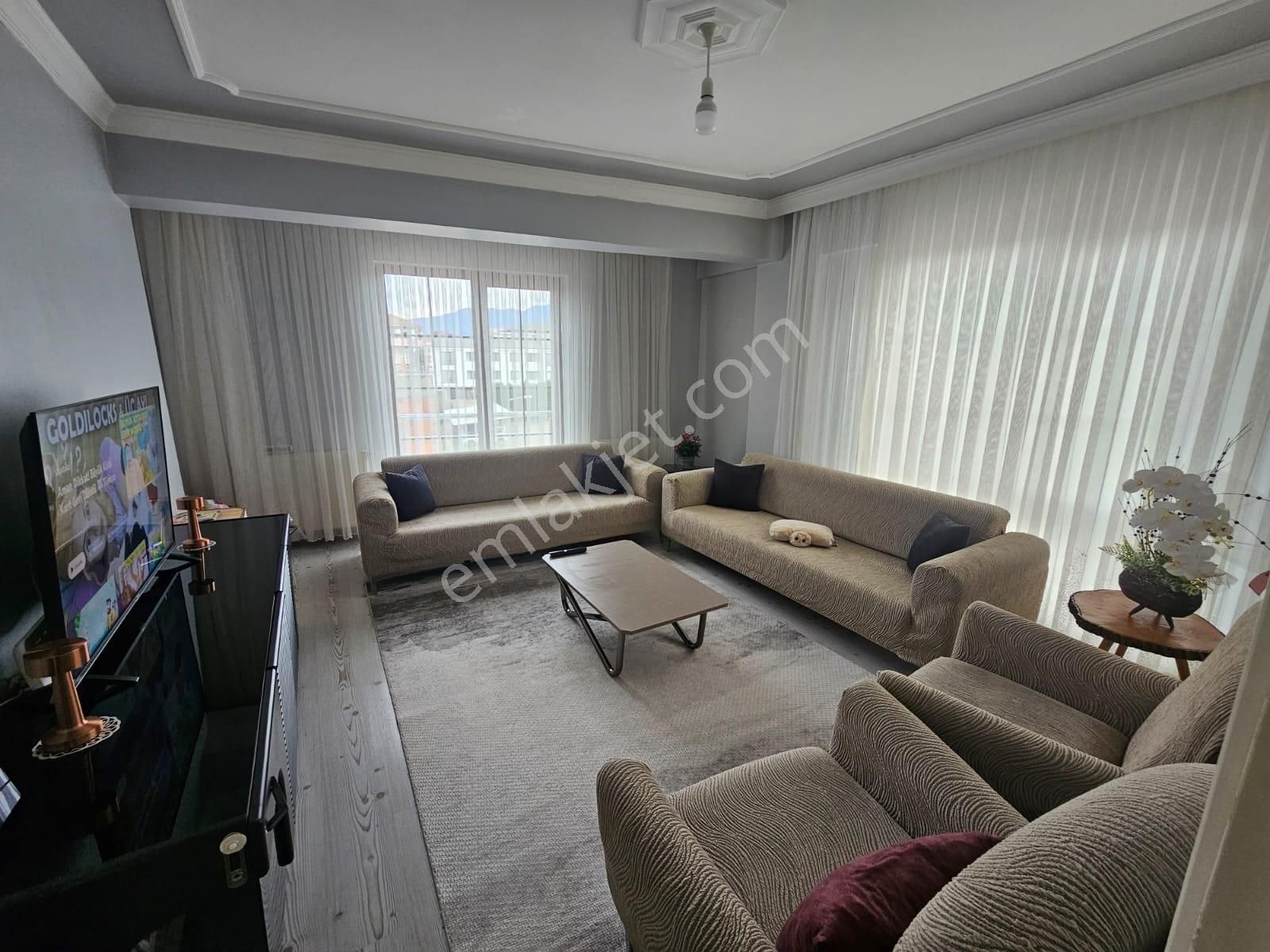 Akyazı Da 3 Katlı Binanın 3. Katında Bulunan Bakımlı Sat. Daire - Görsel 21