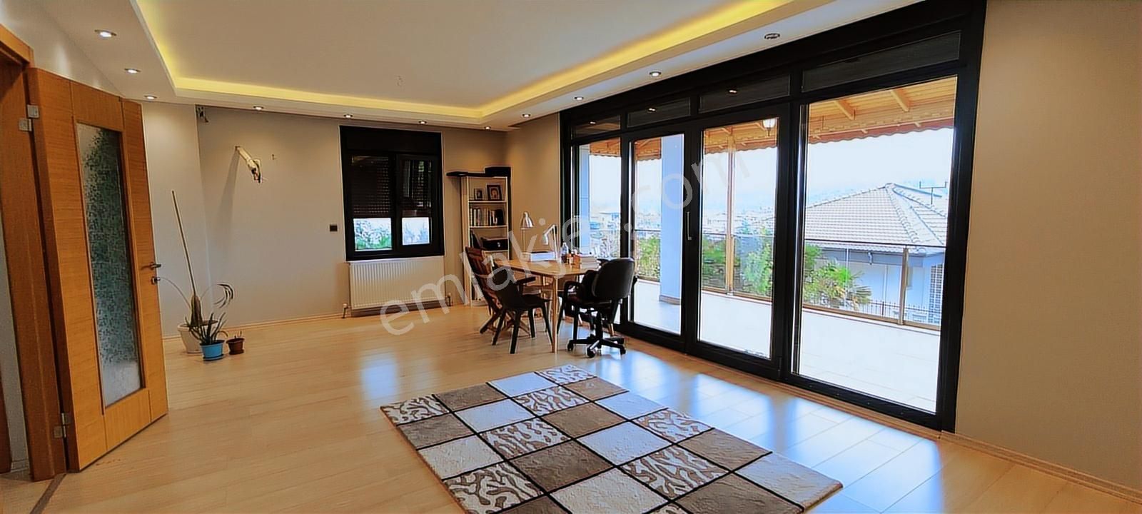 Şile Merkez'de Denize Yakın Müstakil Bahçeli 6+2 Satılık Villa - Görsel 18