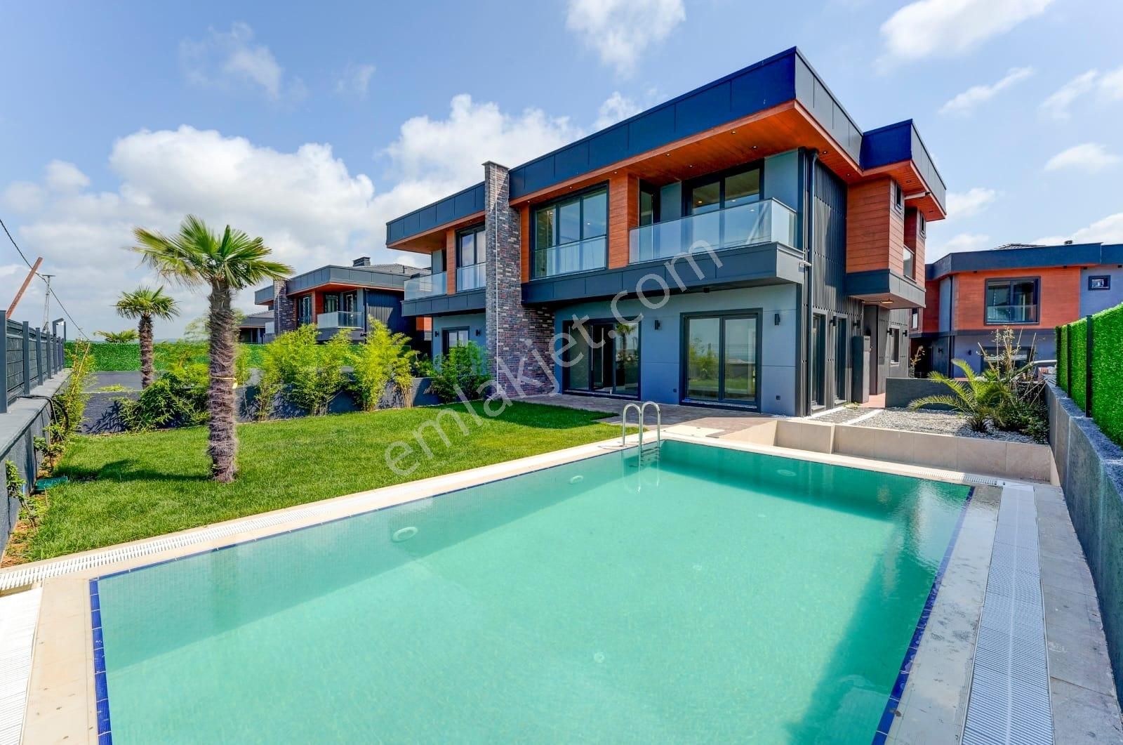 Remax Anka'dan Livapark'ta Müstakil Havuzlu 5+1 Aplus Villalar