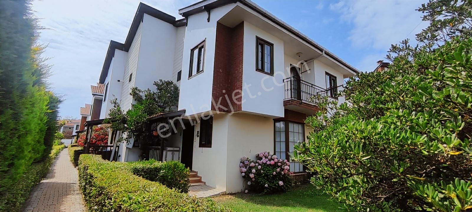Şile'de Havuzlu Güvenlikli Sitede 4+1 Kiralık Villa - Görsel 13
