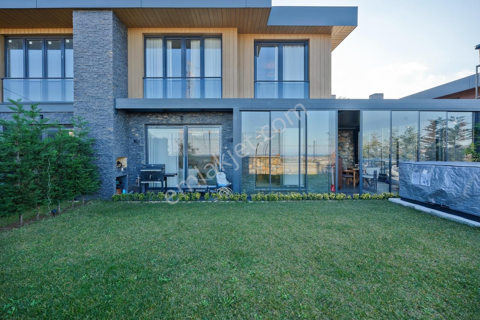 Remax Anka'dan Deniz Manzaralı Müstakil Site'de Satılık Villalar