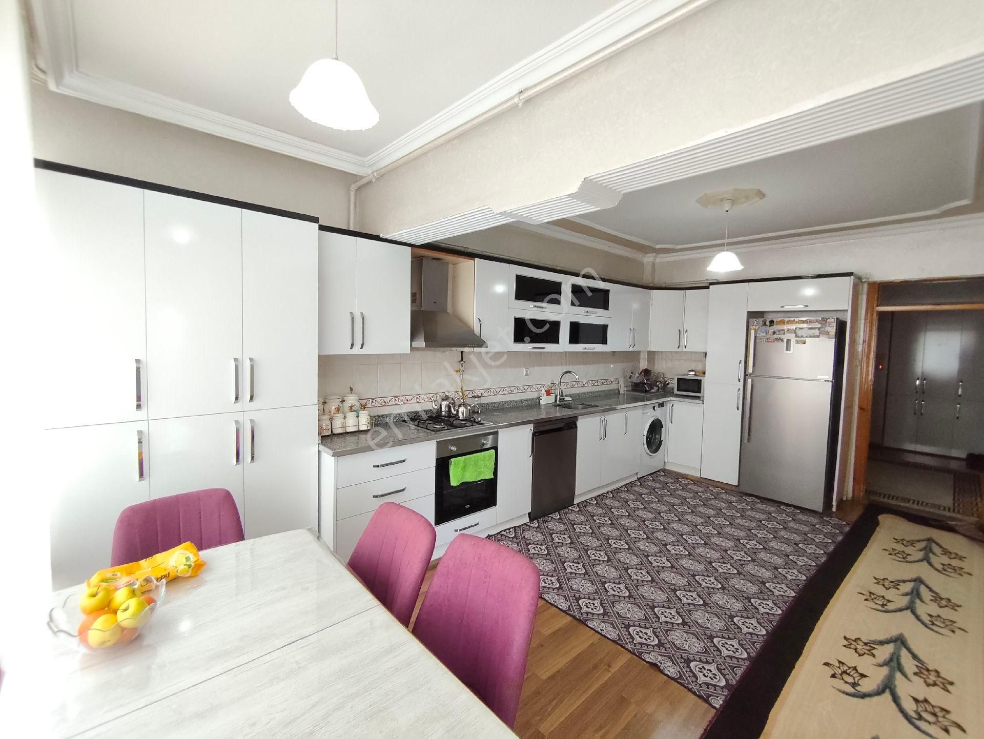 Karaköprü Belediye Yukarısı 4 Odalı Satılık Bakımlı Daire - Görsel 7