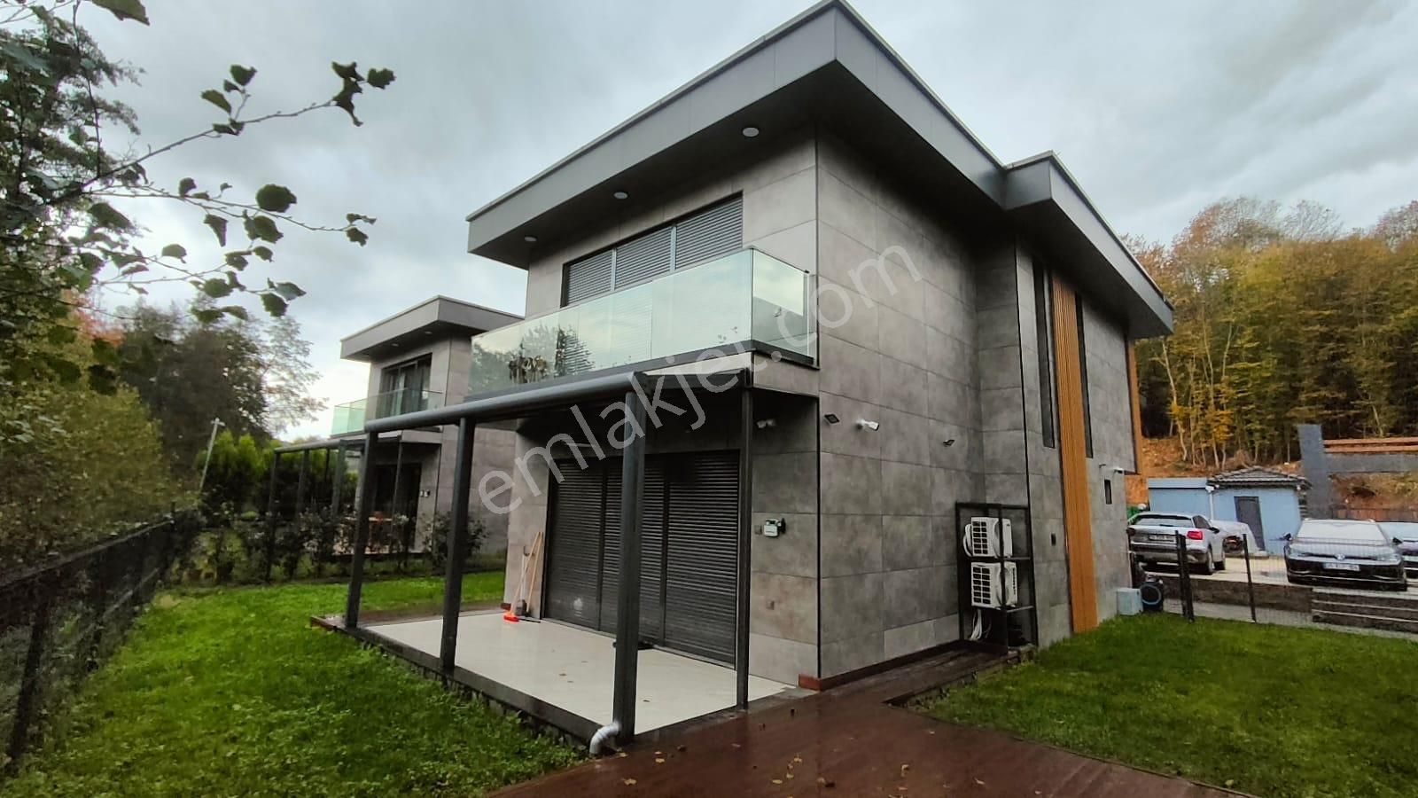 Lanse Korupark'ta 200 M2 Bahçe Paylı Müstakil 4+1 Dubleks Villa