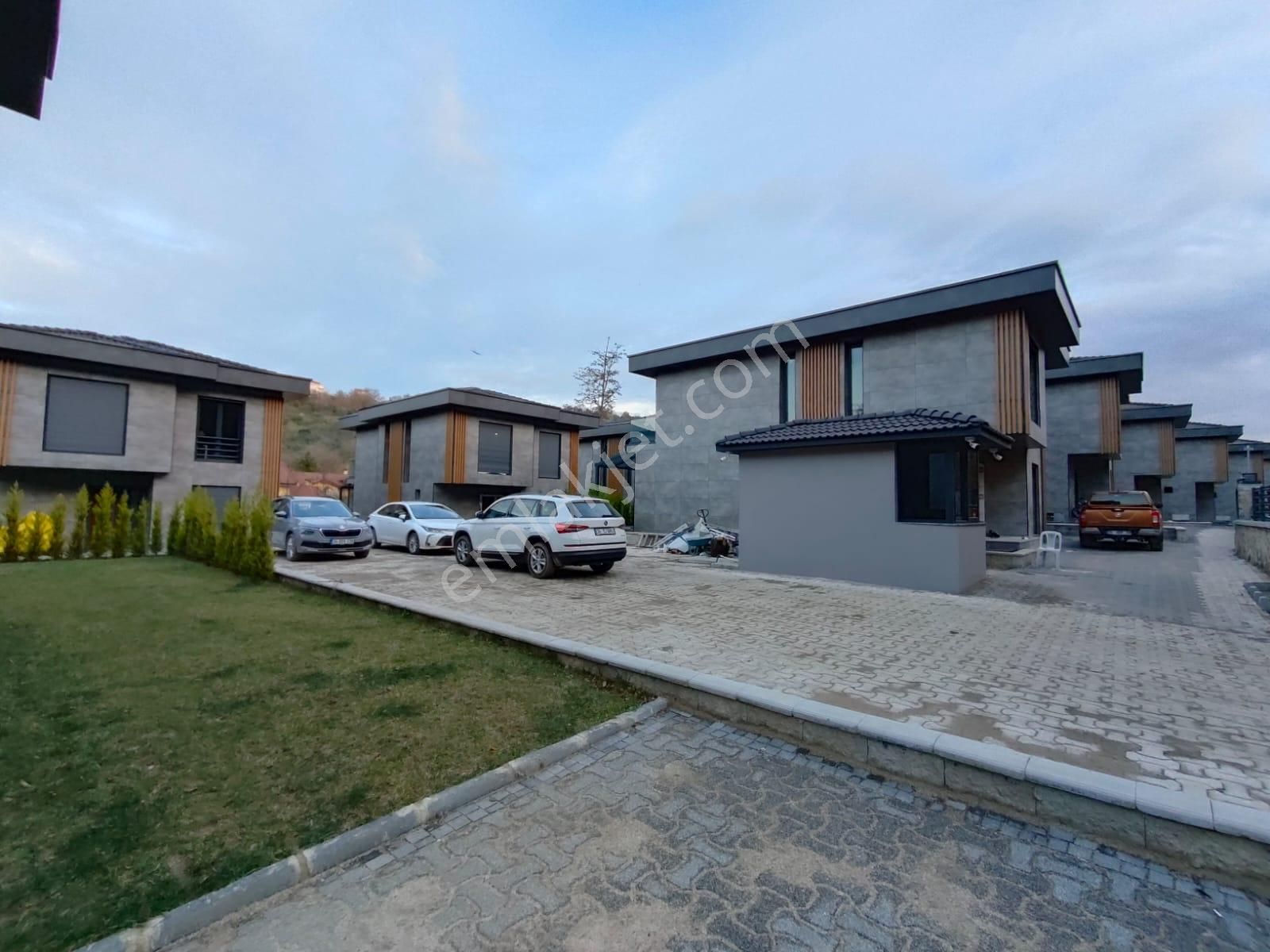 Lanse Korupark'ta 200 M2 Bahçe Paylı Müstakil 4+1 Dubleks Villa - Görsel 11