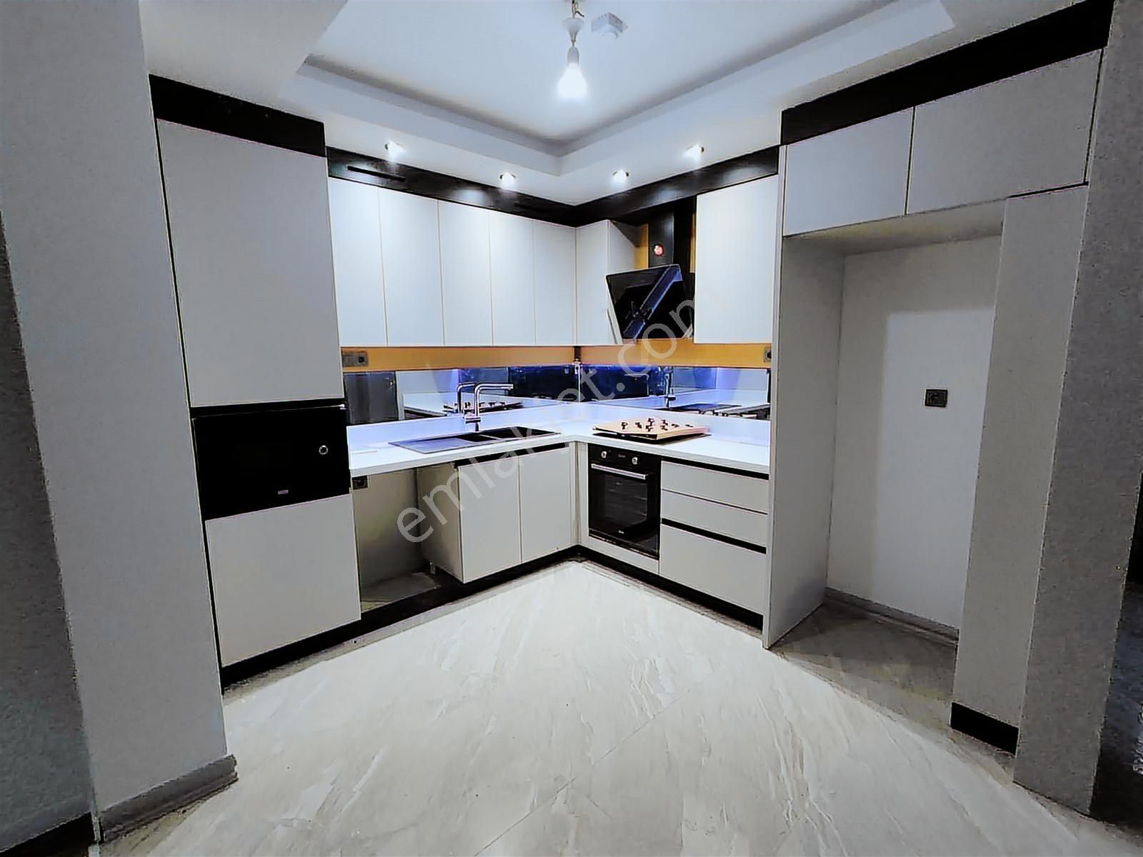 Lanse Korupark'ta 200 M2 Bahçe Paylı Müstakil 4+1 Dubleks Villa - Görsel 8