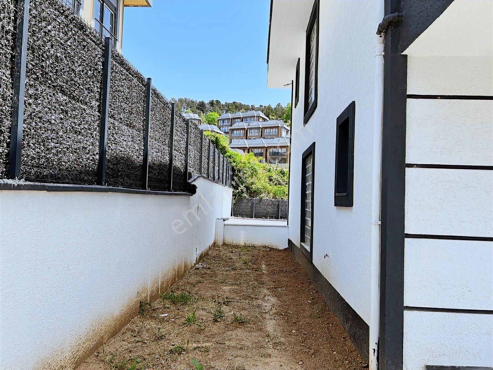 Remax Anka'dan Havuzlu Büyük Bahçeli Sıfır 6+1 Tribleks Villa - Görsel 33