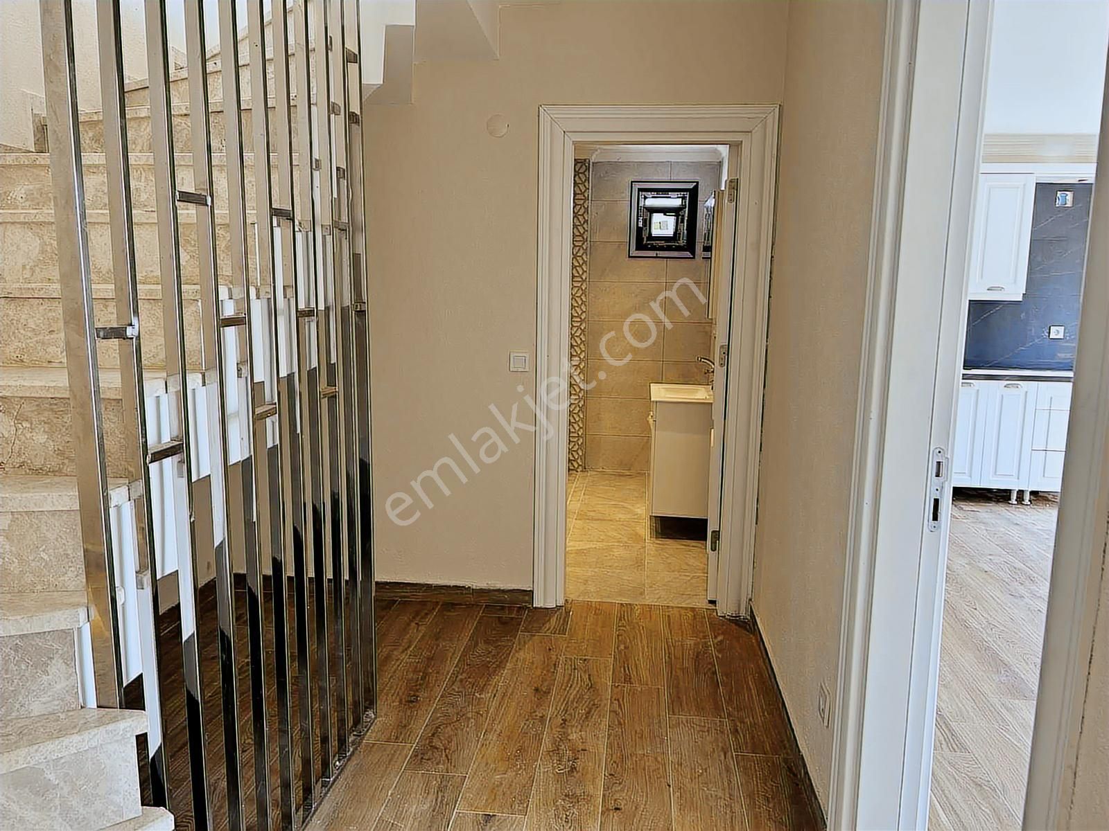 Remax Anka'dan Havuzlu Büyük Bahçeli Sıfır 6+1 Tribleks Villa - Görsel 15