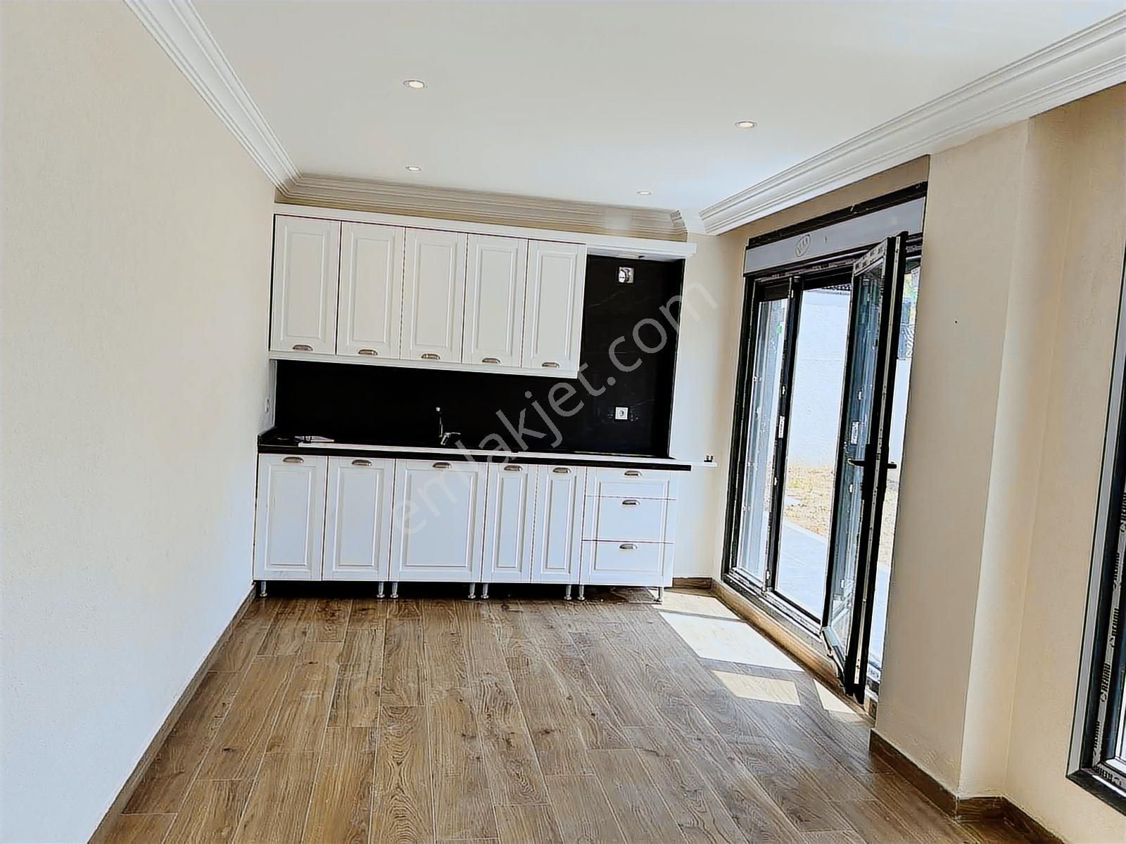 Remax Anka'dan Havuzlu Büyük Bahçeli Sıfır 6+1 Tribleks Villa - Görsel 16