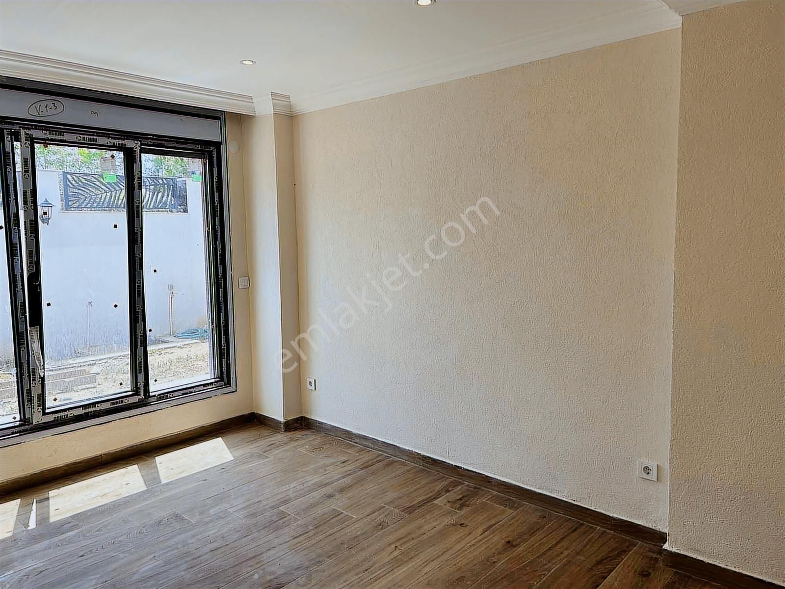 Remax Anka'dan Havuzlu Büyük Bahçeli Sıfır 6+1 Tribleks Villa - Görsel 14