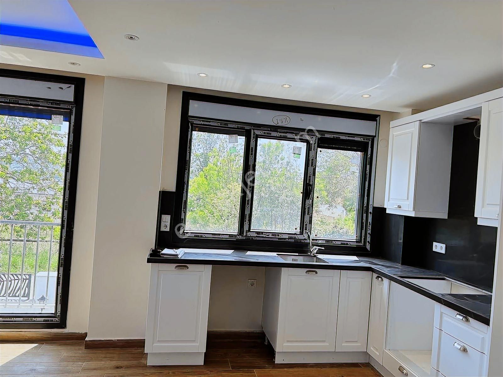 Remax Anka'dan Havuzlu Büyük Bahçeli Sıfır 6+1 Tribleks Villa - Görsel 26