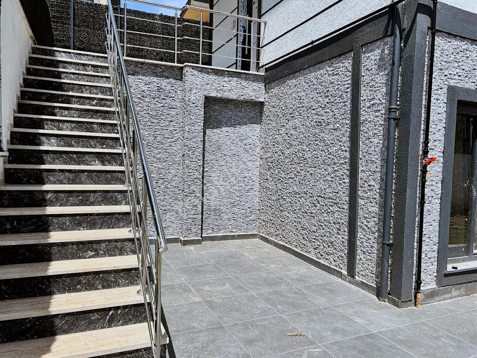 Remax Anka'dan Havuzlu Büyük Bahçeli Sıfır 6+1 Tribleks Villa - Görsel 2