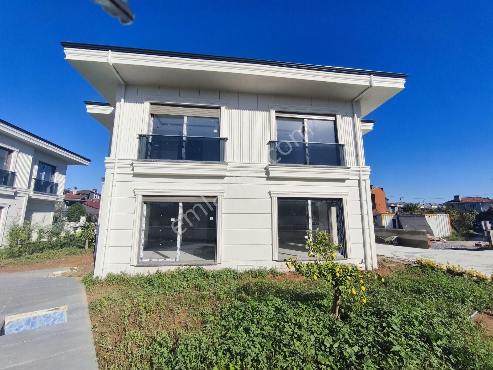 Remax Anka'dan Kumbaba'da Site İçerisinde 3+1 Satılık Villalar