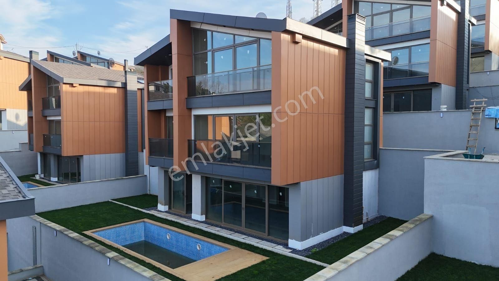 Remax Anka'dan Şile Kadraj'da Deniz Manzaralı 4+1 Havuzlu Villa